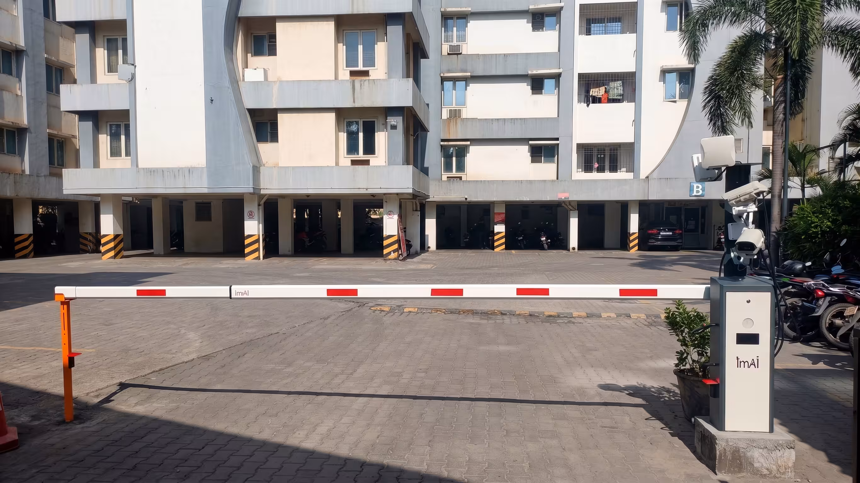 imAI 6m single-lane smart boom barrier with dual entry-exit displays, ANPR+RFID, and security room push button at SIS Safaa Apartments Chennai